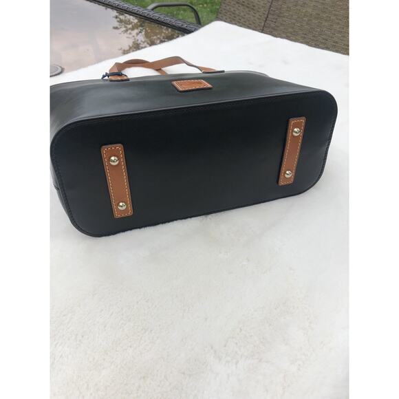 Dooney And Bourke Shoulder Zip Bag Black Color Soft Leather B000542 - Picture 5 of 7